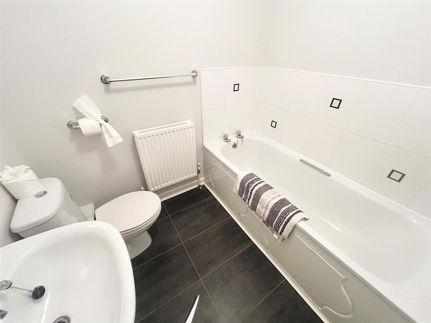 Glenaub House, Old School Road, Porthcawl, Bridgend, CF36 3AW